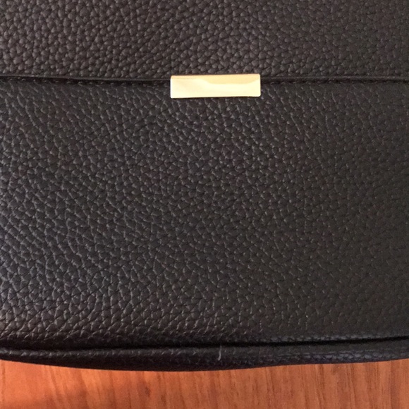 NWT crossbody purse! Elegant for everyday use!Pebbled vegan leather. - Picture 5 of 8